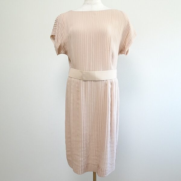 優雅でしっとりしたアクリスのワンピースを買取しました