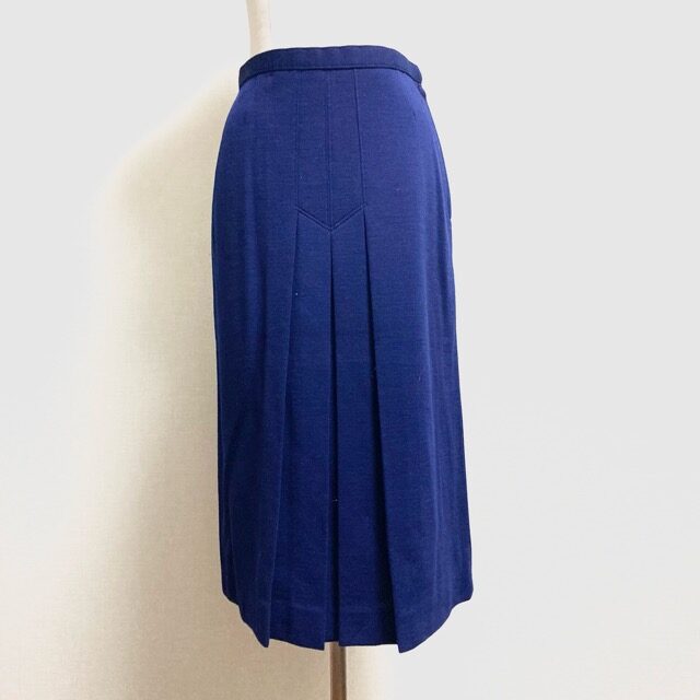 【ハナエモリ】スカートを買取しました！気の引き締まる青