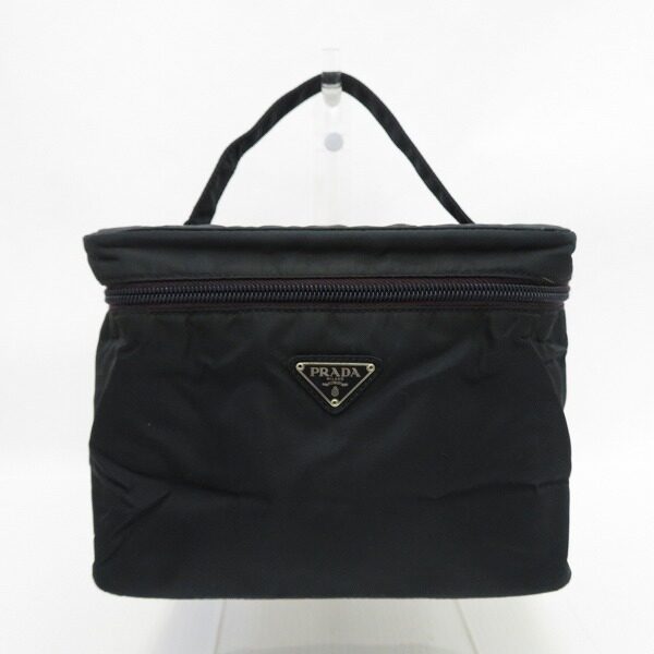 ハイブランドから国内ブランドまで幅広く買取、プラダのバッグを買取いたしました