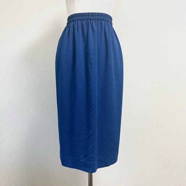 ブルーが綺麗な詩仙堂のスカートを買取しました！