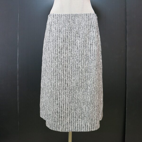 レリアンのスカートを宅配買取ご利用のお客様より買取しました