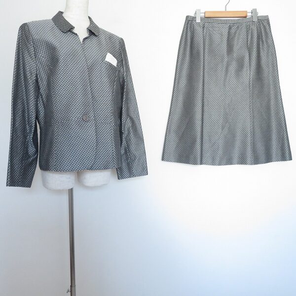 シルクの眩しさが目立つ レリアンのセットアップを買取しました