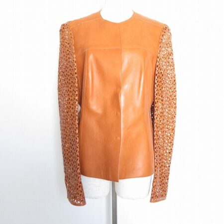 明るいキャメル色が眩しい アクリスのジャケット