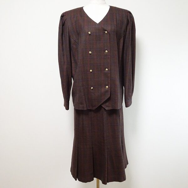 レトロな茶色に惹かれる レリアンのスカートスーツを買取しました