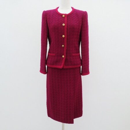 上品女性に選ばれるシャネル｜スカートスーツを買取しました