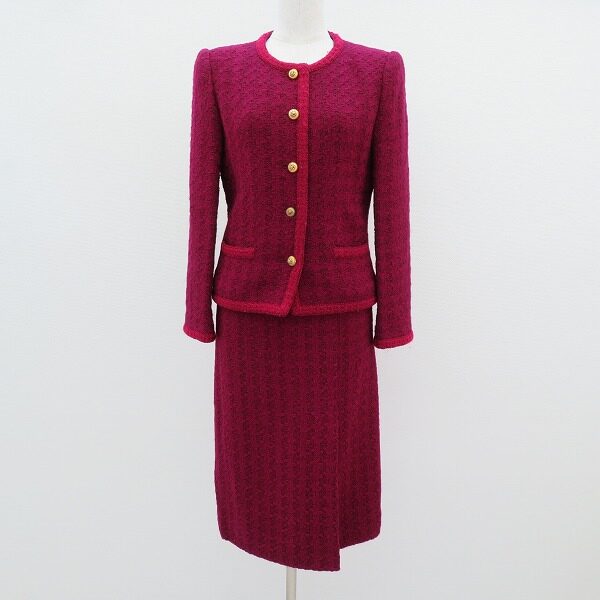 上品女性に選ばれるシャネル｜スカートスーツを買取しました