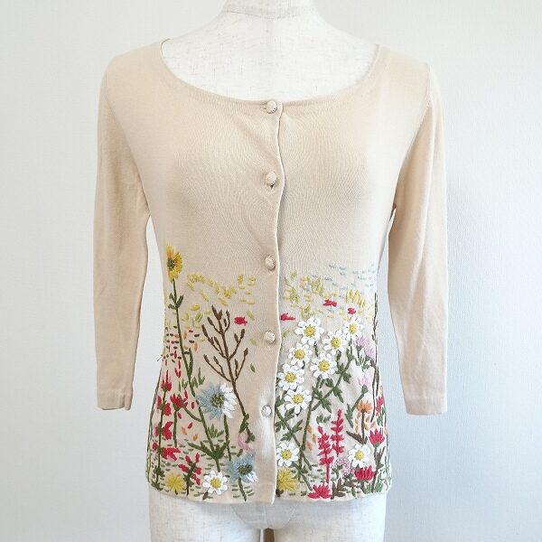 シビラのカーディガンを買取しました！下に咲くお花が美しい