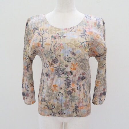 丸首で柔らかく プリーツプリーズのカットソーを買取しました！