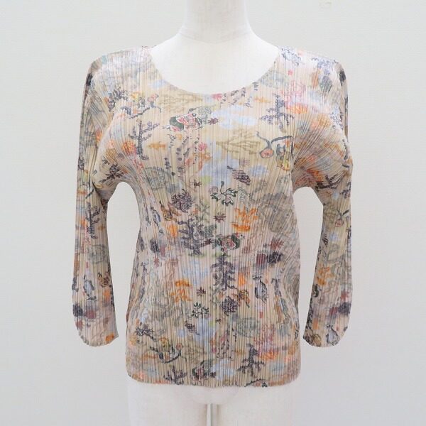 丸首で柔らかく プリーツプリーズのカットソーを買取しました!