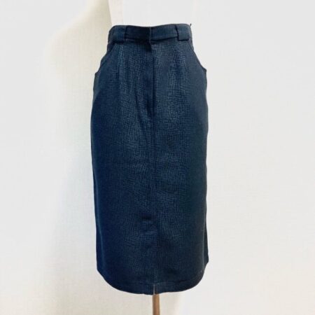 張り切りすぎていないデザインが嬉しい レリアンのスカートを買取しました