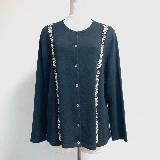 シルクのしっとり感もグッド!レリアンのカーディガンを買取しました