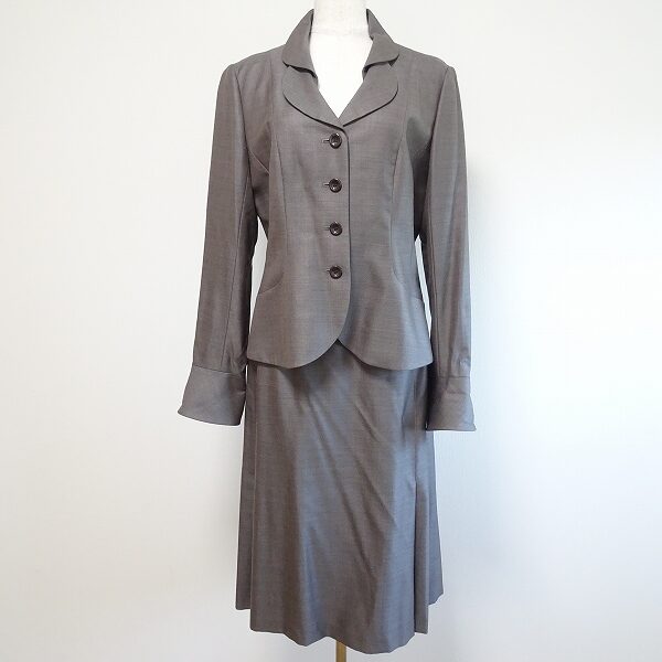 見ているだけで気が引き締まる レリアンのスカートスーツを買取しました