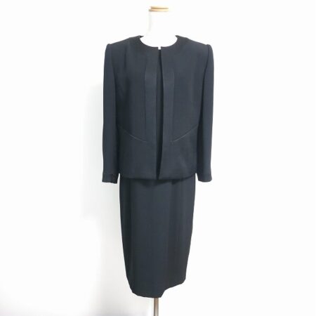 着るだけで背筋が伸びる ニナリッチのワンピーススーツを買取しました！