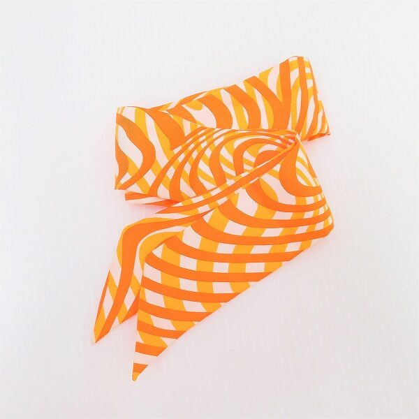 エルメスのスカーフを買取しました！オレンジと白の組み合わせが綺麗