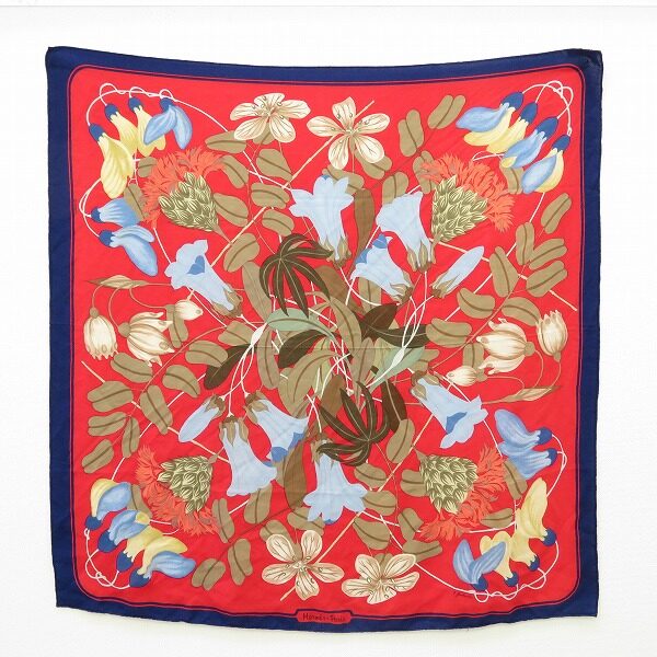 エルメスの華やかなスカーフを買取させて頂きました