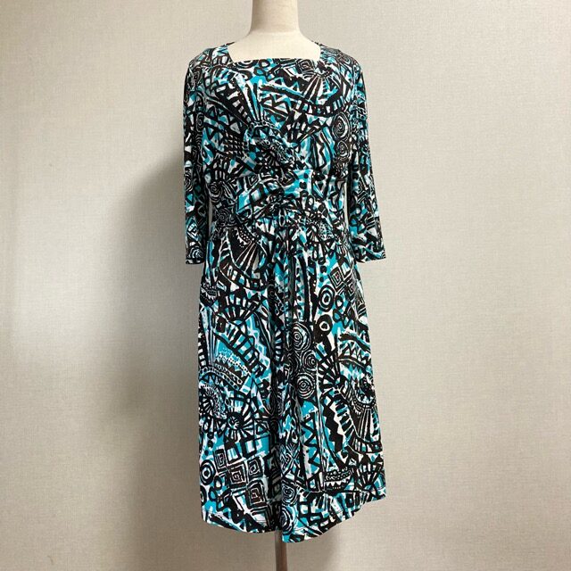 リッチな絵柄に見とれる スーパービューティーのワンピースを買取しました