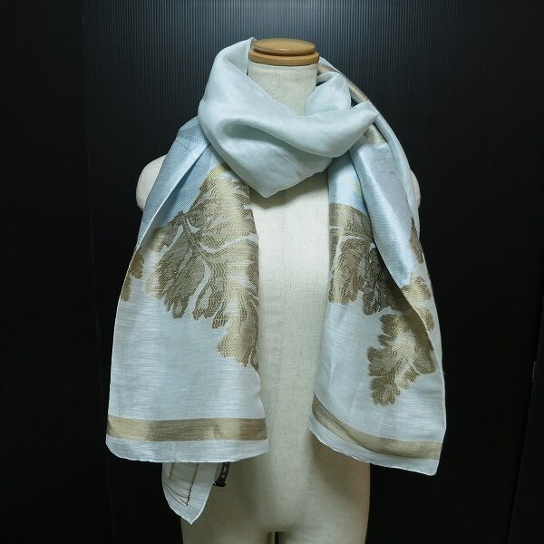 幅広い女性に人気ブランド、ロエベのストールを買取いたしました