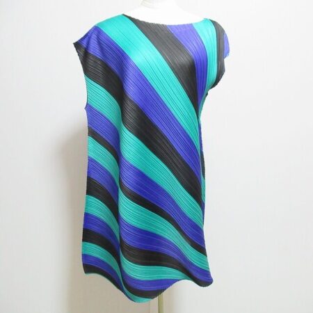 光沢感も素敵なプリーツプリーズのワンピースを買取しました