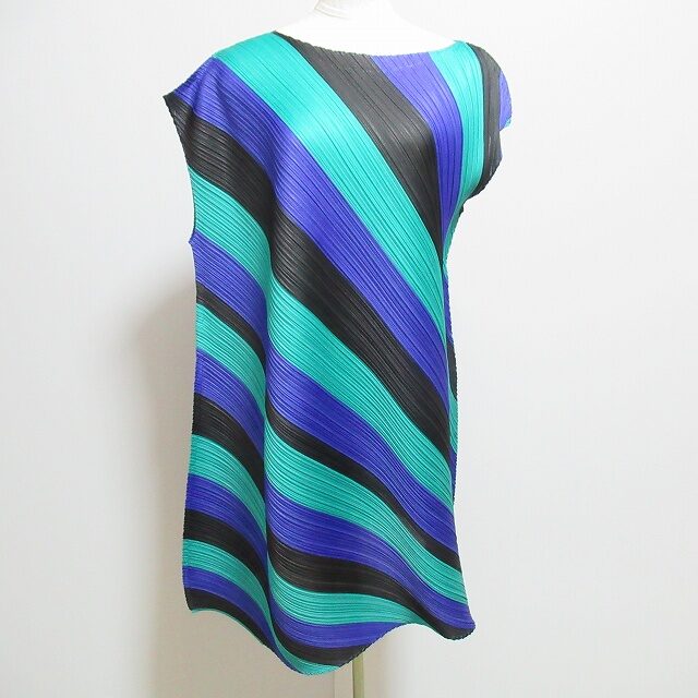 光沢感も素敵なプリーツプリーズのワンピースを買取しました