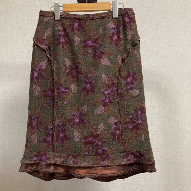アースカラーでカッコよく決まる エトロのスカートを買取しました
