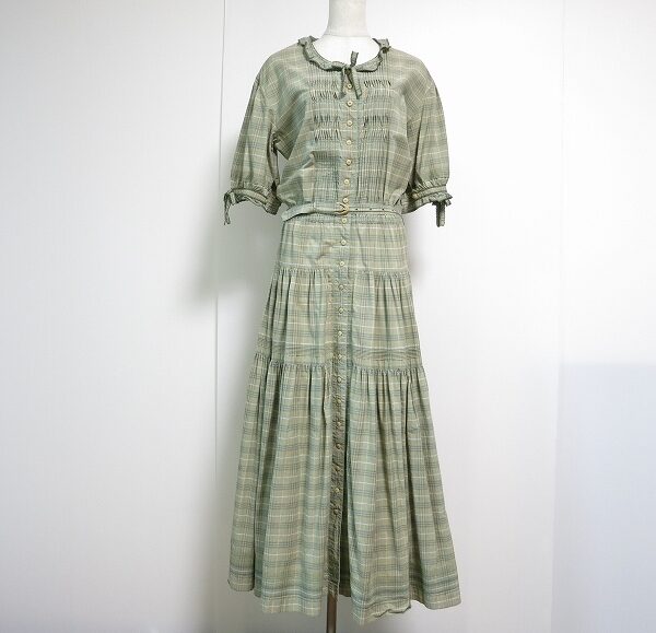 カネコイサオのワンピースを買取しました|若草色にうっとり