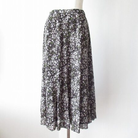 モノトーンの花柄スカート！レリアンの9号サイズを買取させて頂きました