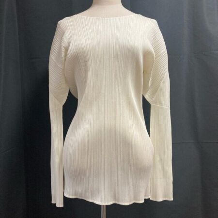 シックでも色っぽくもある！プリーツプリーズのカットソーを買取しました