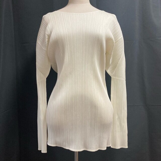 シックでも色っぽくもある！プリーツプリーズのカットソーを買取しました