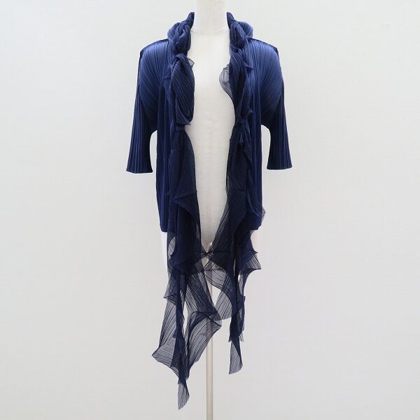 ストール付きで嬉しい！プリーツプリーズのカーディガン