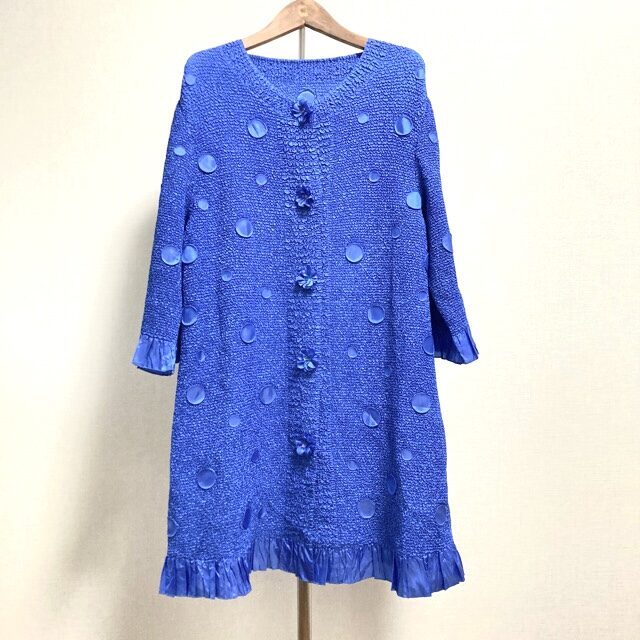 リリアンビューティのジャケットを買取しました！冷静ブルーが素敵