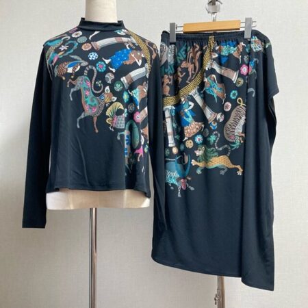 ハイネックなのも嬉しい トクコのセットアップを買取しました