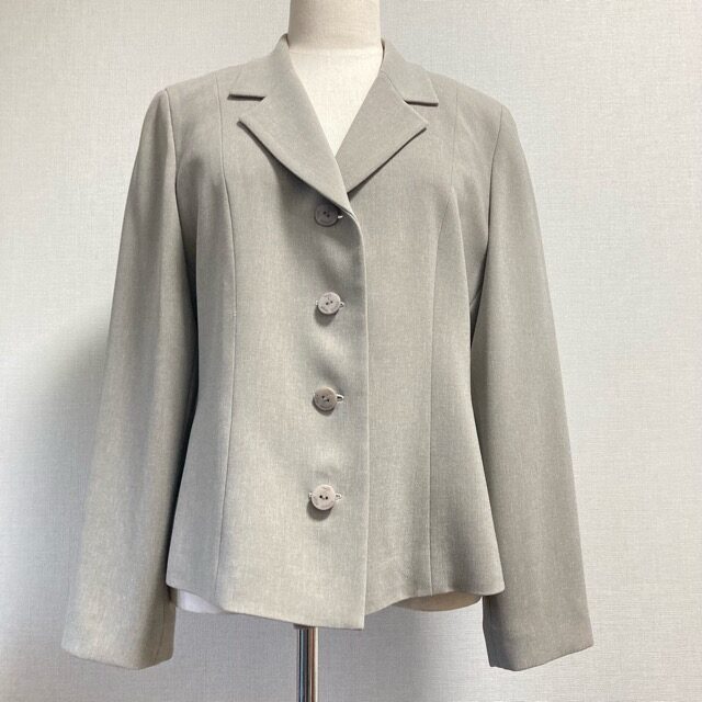 緩急のあるデザインが魅力的 アルバロッサのジャケットを買取しました