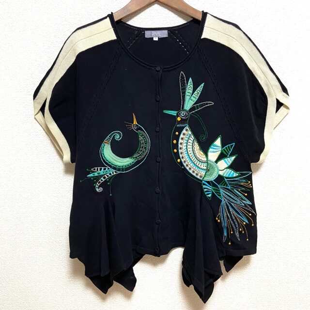 鳥モチーフが綺麗で美しい トクコのカーディガンを買取しました