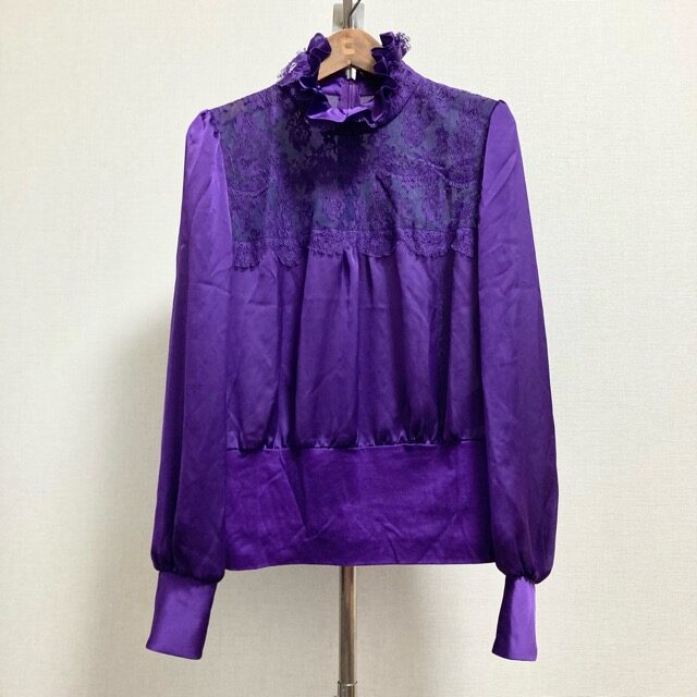 銀座マギーのブラウスを買取しました！濃い紫で優越感