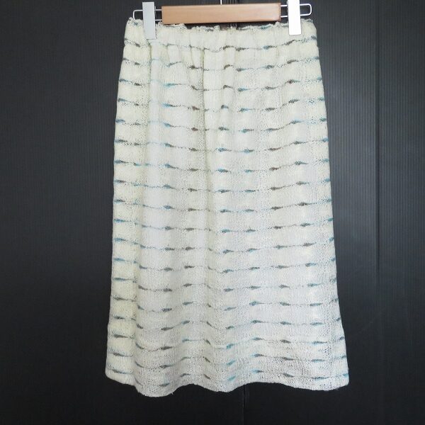 白が優雅で綺麗さアップ 斉藤都世子のニット スカートを買取しました