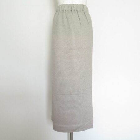 グレーとタイトで控えめに色っぽく 斉藤都世子のスカートを買取しました