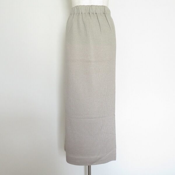 グレーとタイトで控えめに色っぽく 斉藤都世子のスカートを買取しました