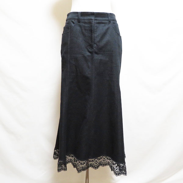 丁度よく広がるデザインが嬉しい シズカコムロのスカートを買取しました