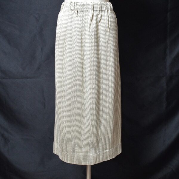 タイトな雰囲気が色っぽい 斉藤都世子のスカートを買取しました