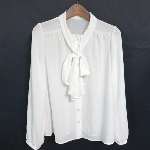 クリーンな雰囲気漂う レリアンのブラウスを買取しました