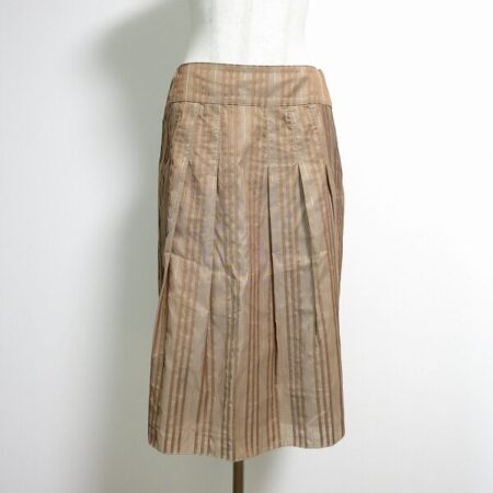 ヒロコビスのスカート｜強すぎないストライプで好印象に