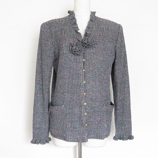 きちんと感を出したいなら|斉藤都世子のカーディガンを買取しました