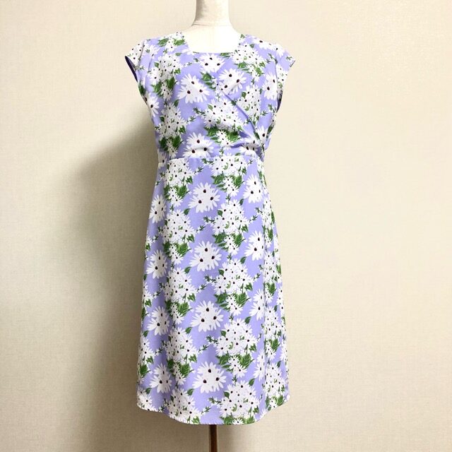 ラベンダーカラーとさわやかなお花が綺麗 マダムジョコンダのワンピースを買取しました