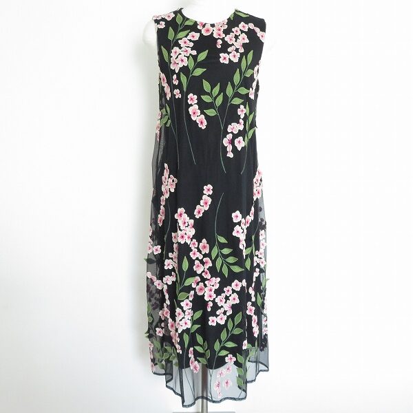 立つだけで豪華になる シビラのワンピースを買取しました