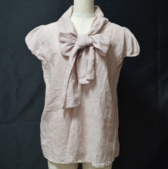 可愛らしいタイに目が行く ヤンマ産業のブラウスを買取しました