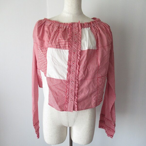 デザイナーのこだわり服、ピンクハウスのブラウスを買取いたしました