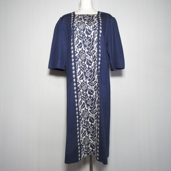 紺と白のコントラストが美しい 斉藤都世子のワンピースを買取しました