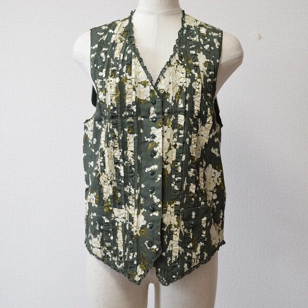 緑×白の落ち着く花柄がポイント ピンクハウスのベストを買取しました