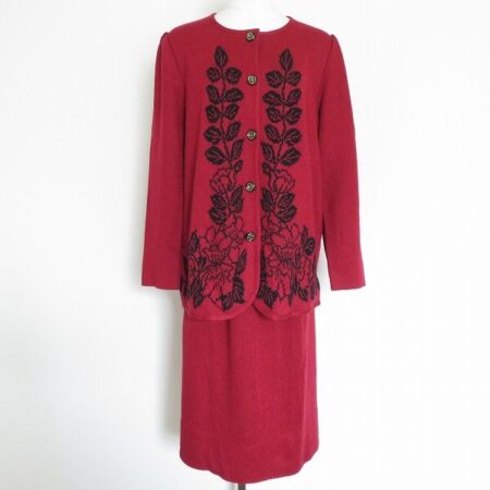 真っ赤な風合いに惹かれる 斉藤都世子のセットアップを買取しました