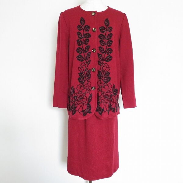 真っ赤な風合いに惹かれる 斉藤都世子のセットアップを買取しました